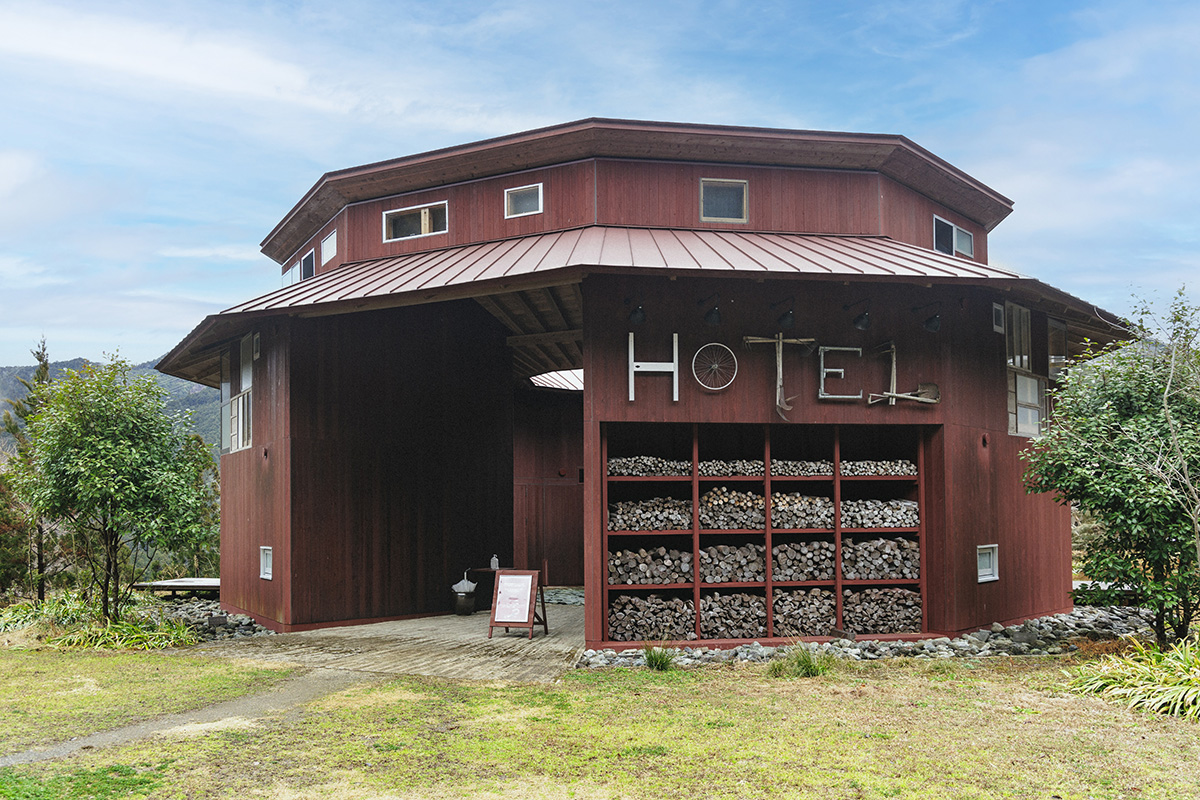 「HOTEL WHY」は全４室。ゆっくり滞在しながらゼロ・ウェイストを体感することができる。